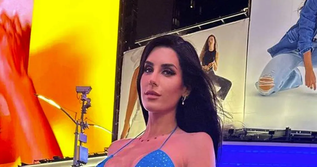 Schiena nuda e scollatura profonda, Valentina Vignali è stupenda