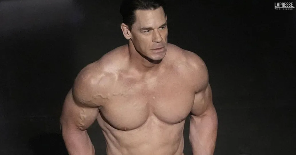 John Cena era davvero nudo sul palco degli Oscar? Ecco le foto del backstage