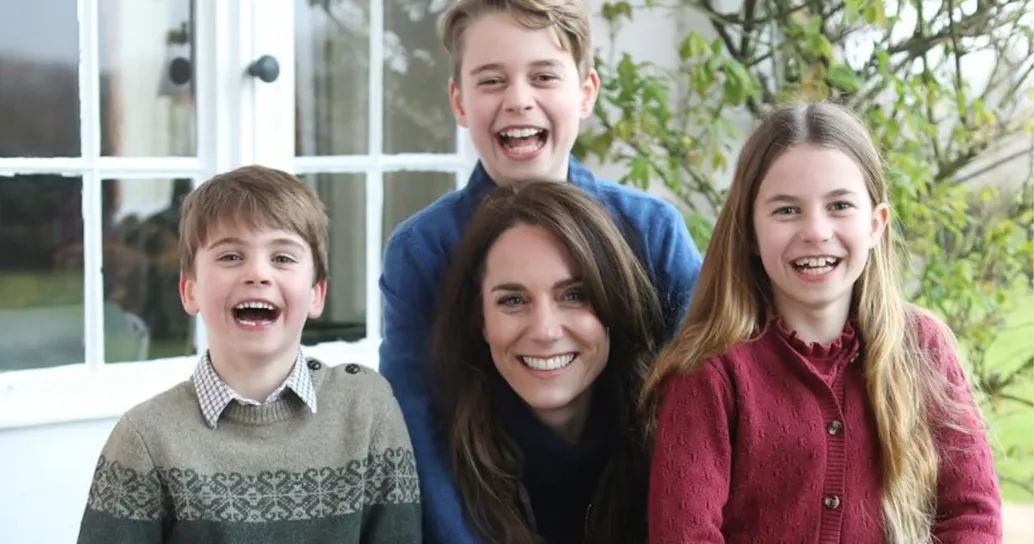 Arriva la prima foto di Kate Middleton dopo l’operazione, ma qualcosa non torna e le cospirazioni continuano