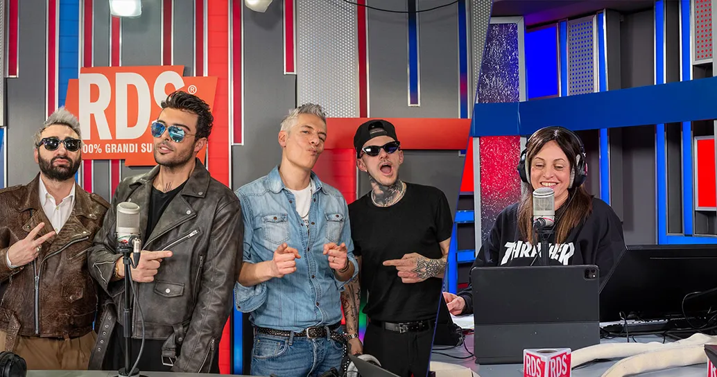 I The Kolors si preparano all’RDS Showcase cantando in diretta la demo originale di “Un ragazzo una ragazza”