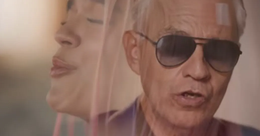Andrea Bocelli e Karol G spopolano all’estero con la versione spagnola di “Vivo per lei”: ascoltala ora