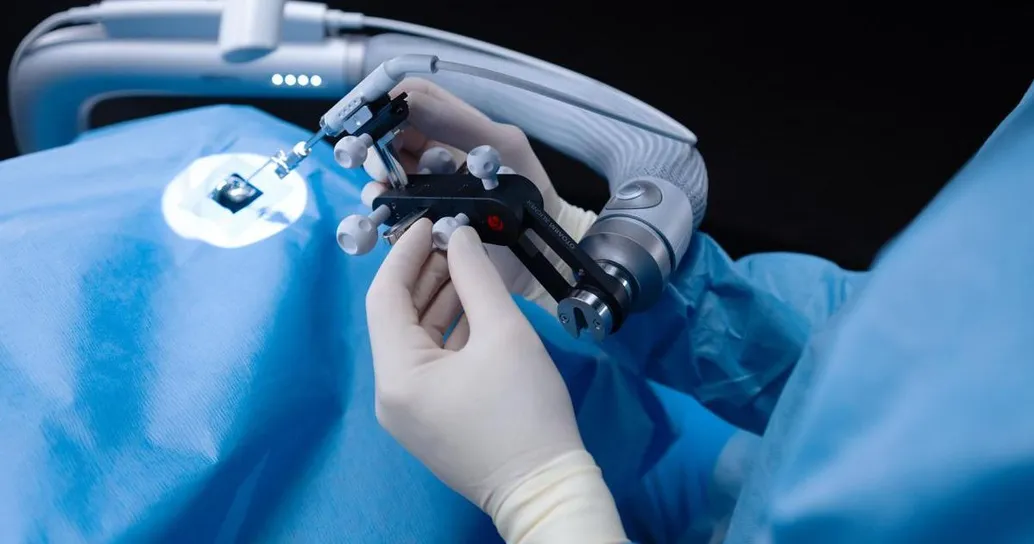 Sordità, il chirurgo audiologo: “Oggi la diagnosi si fa entro i primi giorni vita del neonato’