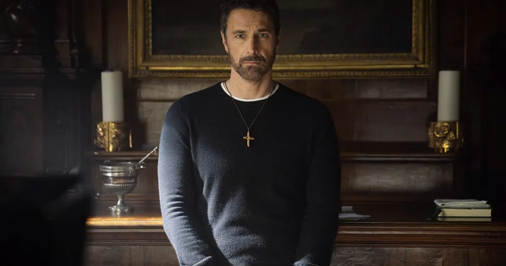 Gli hater prendono d’assalto il post su Don Matteo, Raoul Bova è costretto a chiudere i commenti