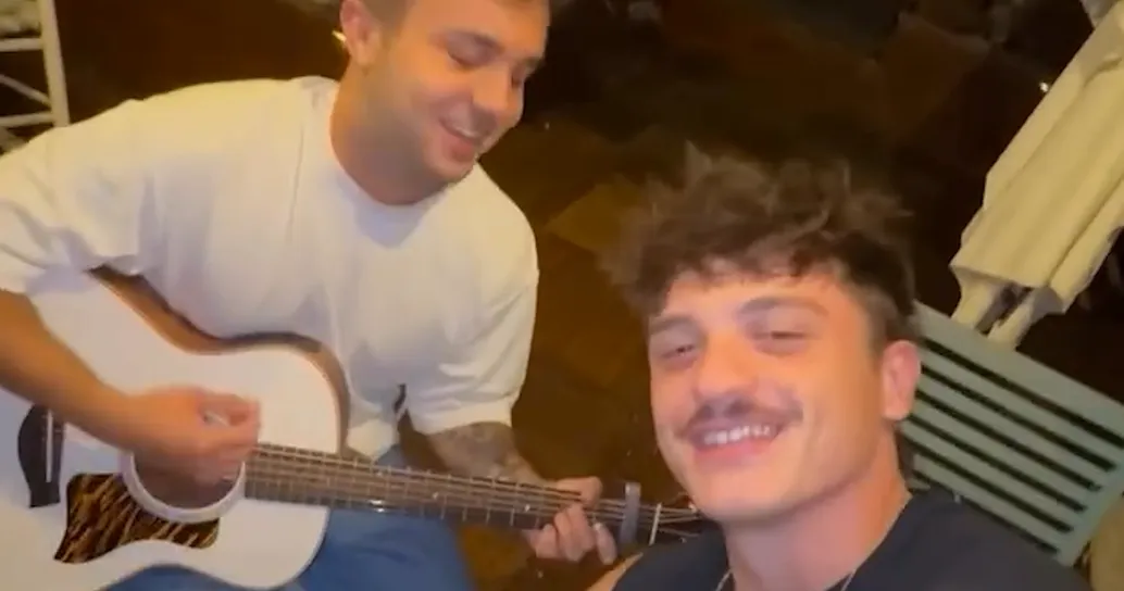 Olly spoilera il nuovo brano ai fan: ecco il video