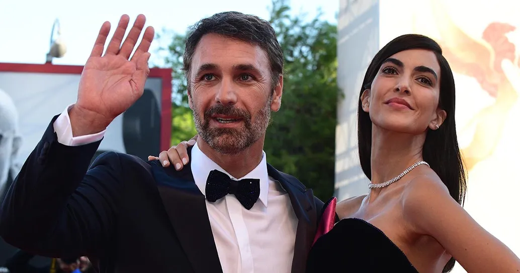 Raoul Bova e Rocio Morales, è addio: lui paparazzato mentre sbaracca e lascia casa, lei furiosa (e prosegue la battaglia per l’affidamento)