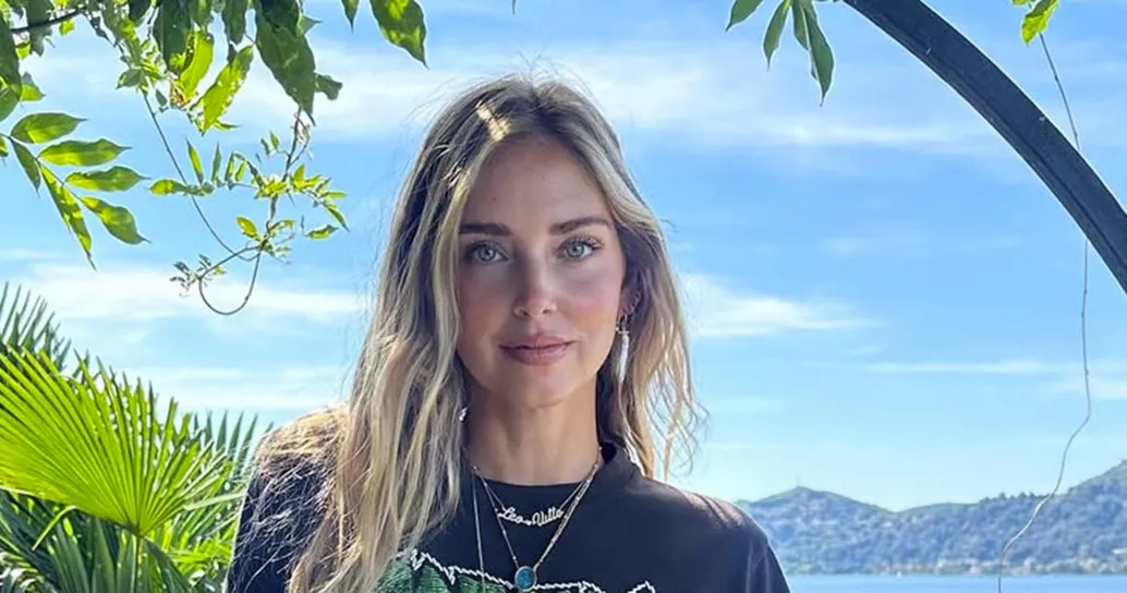 Chiara Ferragni ritrova il sorriso, ma la maglietta fa discutere. E Giovanni Tronchetti Provera?