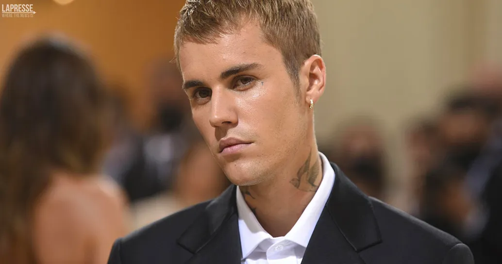 Justin Bieber gira nudo per le colline di Los Angeles: la foto in intimo mostra più del dovuto