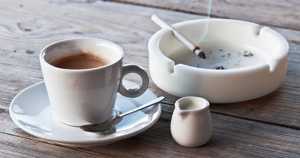 Caffè e sigaretta fa davvero correre al bagno? Cosa dice la scienza: parla una nutrizionista