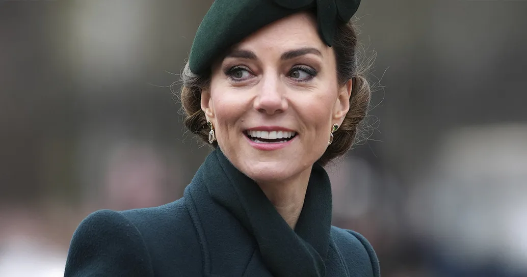 Kate Middleton diventa bionda ma i social attaccano: “Ha una parrucca”, ecco le foto