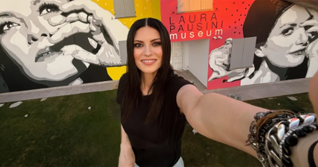 Laura Pausini, la casa natale diventa un museo: “Un percorso dalla mia infanzia a oggi”, poi la risposta alle critiche