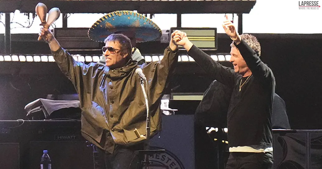 Oasis live in Corea del Sud: il gesto per il  chitarrista Bonehead che ha commosso i fan
