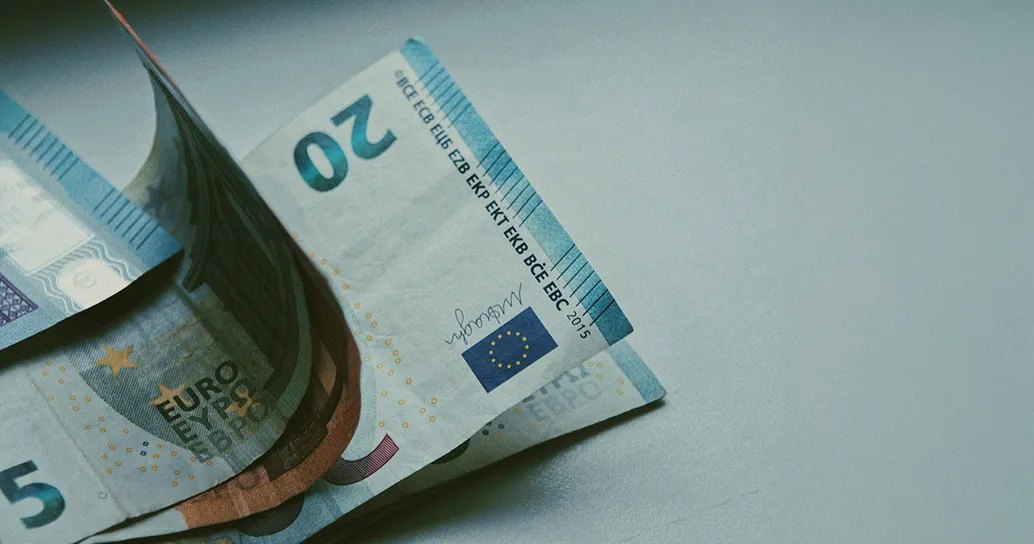Perché la BCE consiglia una scorta di contanti: quando potrebbero salvarti e quanto devi avere