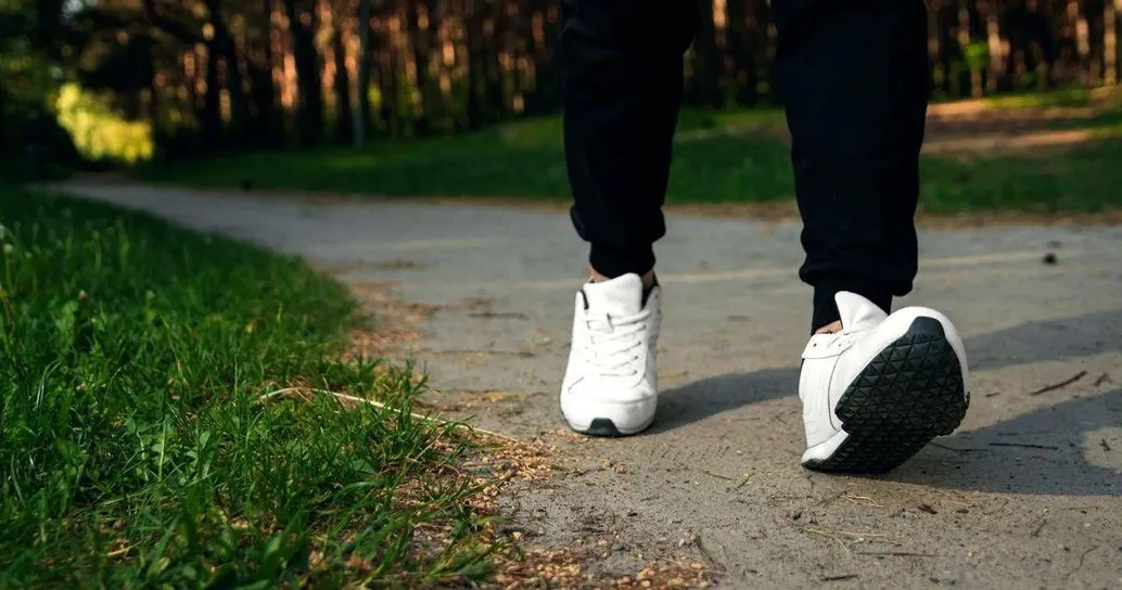 Il numero dei passi non conta: ecco cosa davvero fa la differenza per la tua salute