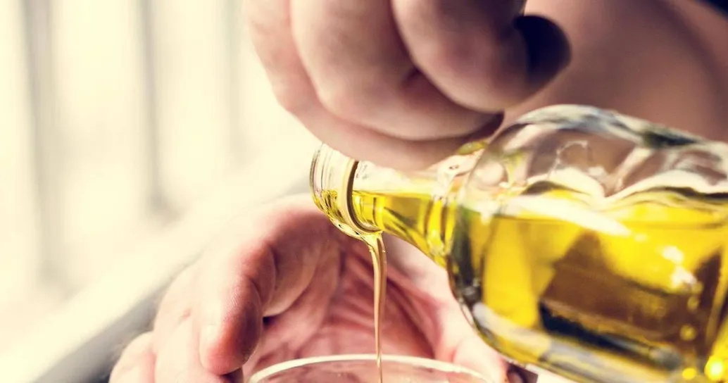 Olio extravergine d’oliva, difende cuore e cervello: tutte le proprietà