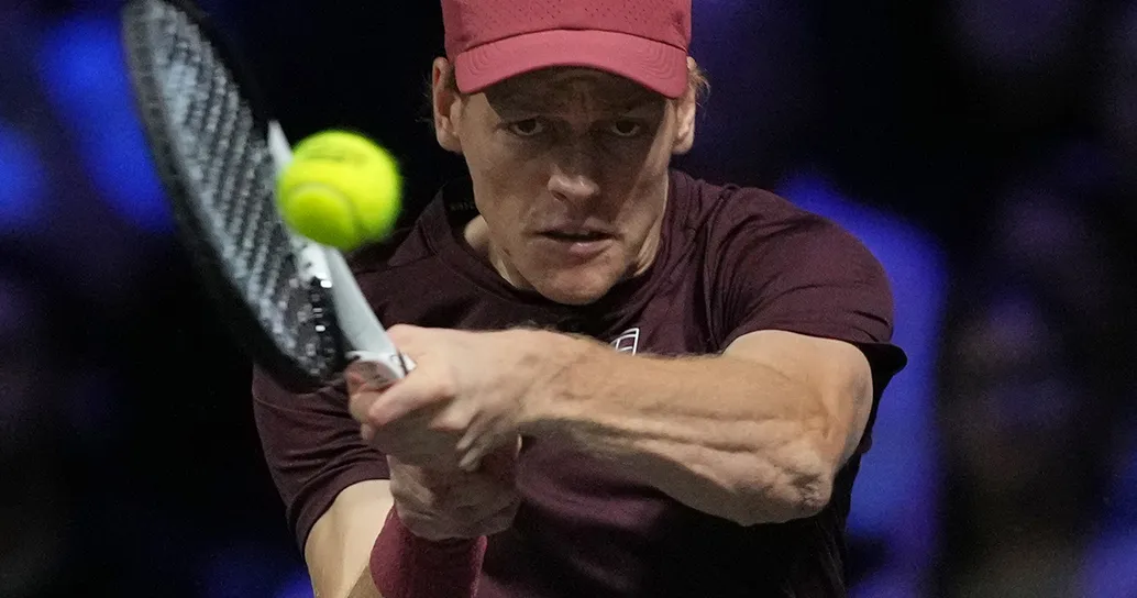 Jannik Sinner conquista il quinto titolo stagionale e torna Numero 1 al mondo