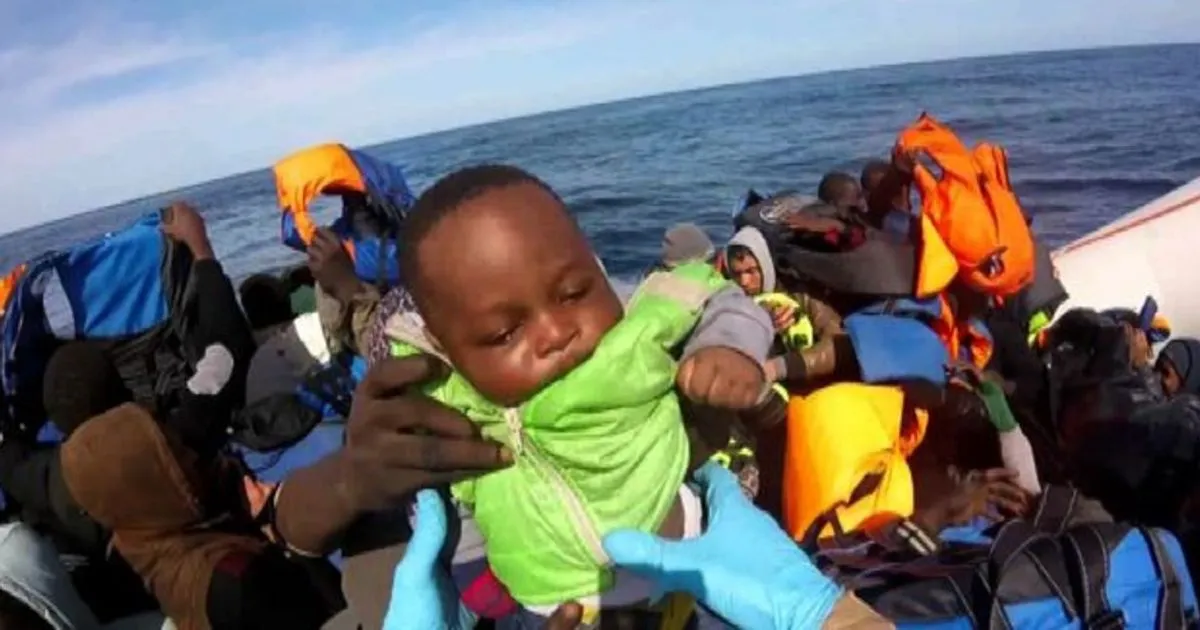La Marina militare soccorre 600 migranti nello Stretto di Sicilia
