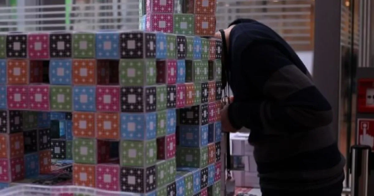 Al Muse di Trento si costruisce la Spugna di Menger