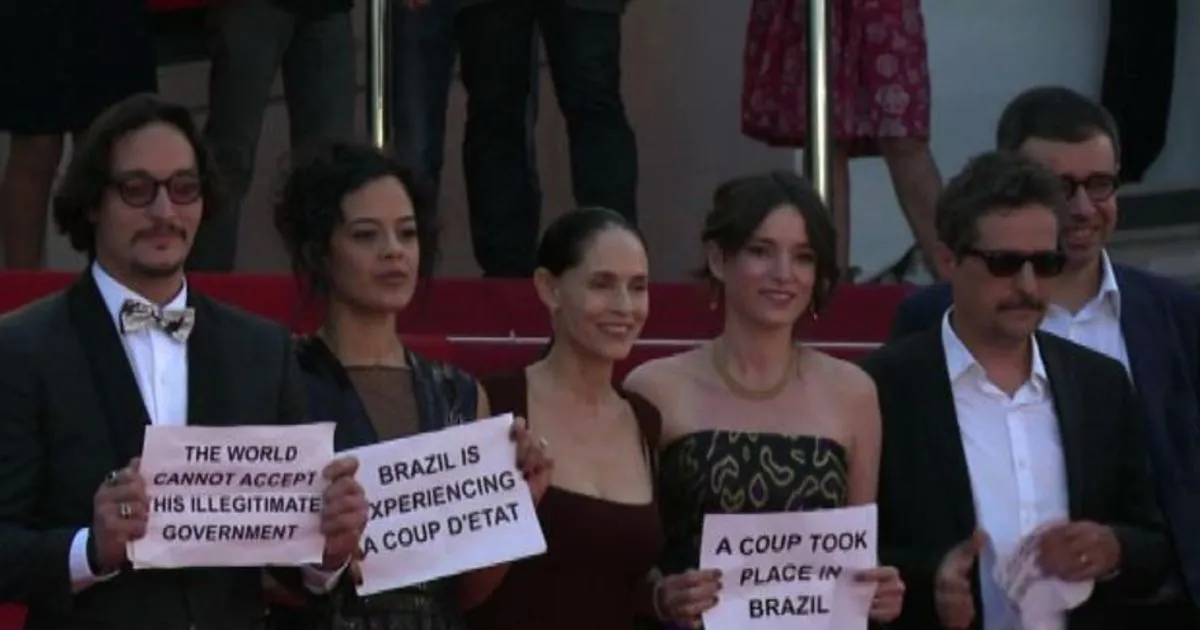 A Cannes con Sonia Braga sfila la protesta brasiliana proDilma