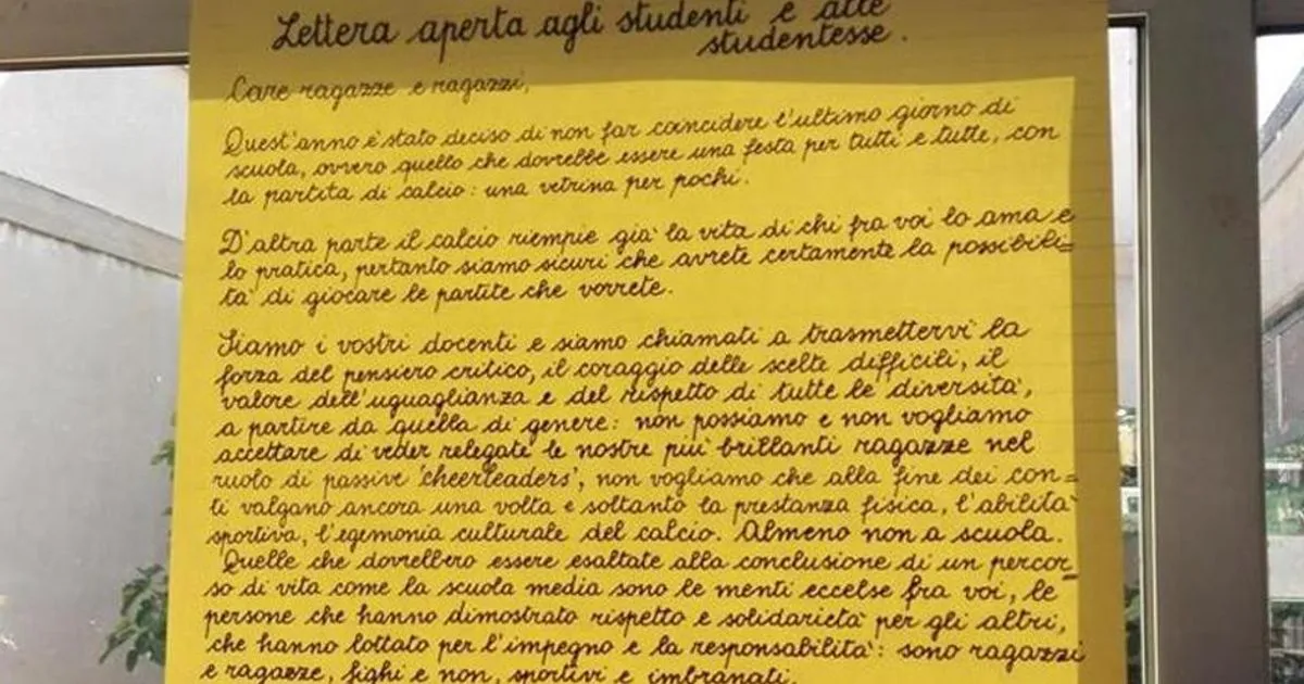 Addio alla partita di calcio a scuola discrimina le ragazze