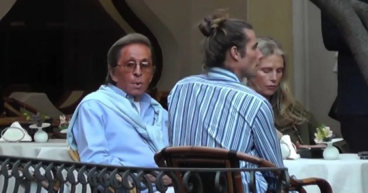 Valentino a passeggio per Capri lo stile  inconfondibile