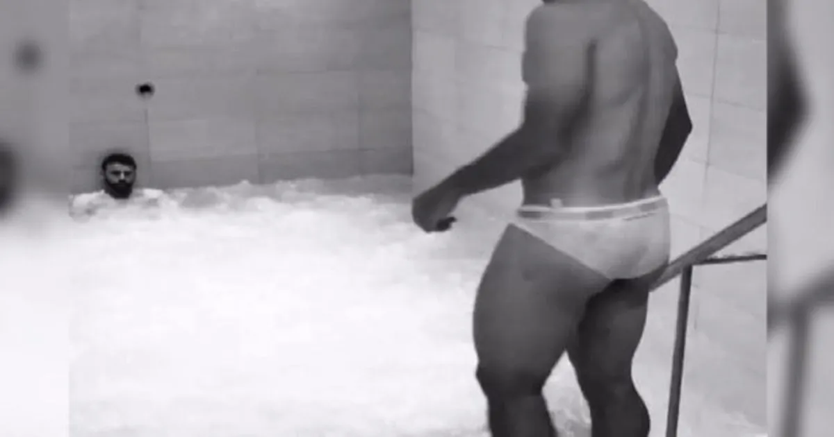 Schizzi e tuffi il bagno di gioia di Zaza Florenzi e Barzagli