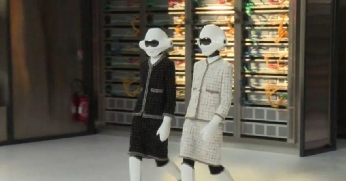Moda Parigi Karl Lagerfeld sfila nel Data Center di Chanel