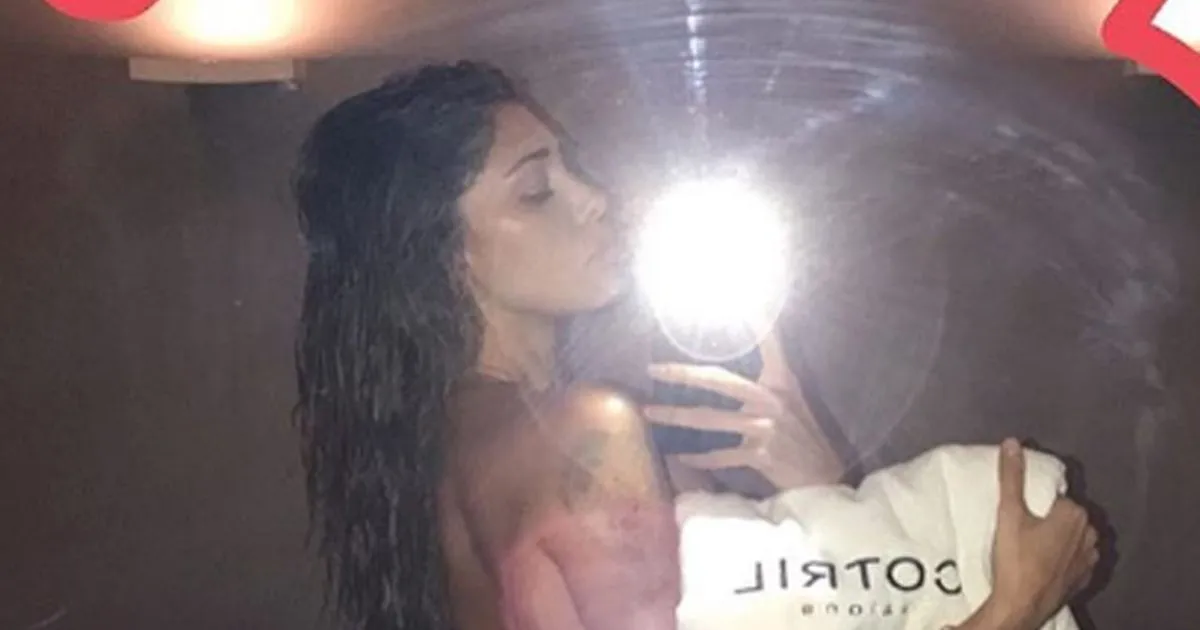Belen incinta Lei per rispondere pubblica una foto8230