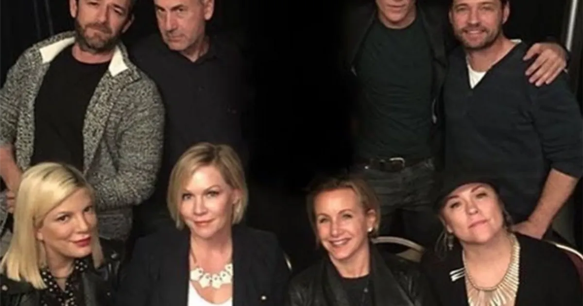 Beverly Hills 90210 la reunion del cast in nome di 8216Brenda8217