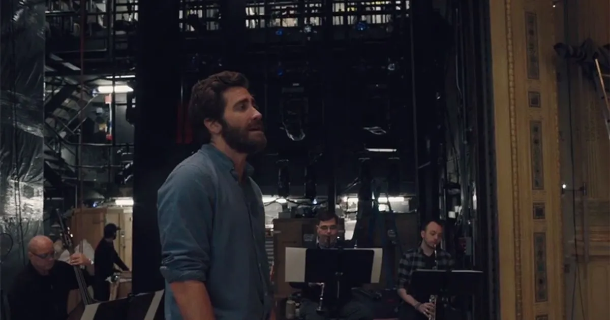Jake Gyllenhaal canta a Broadway sui social il video delle prove