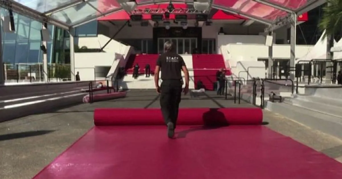 Festival di Cannes steso il tappeto rosso per l8217inaugurazione