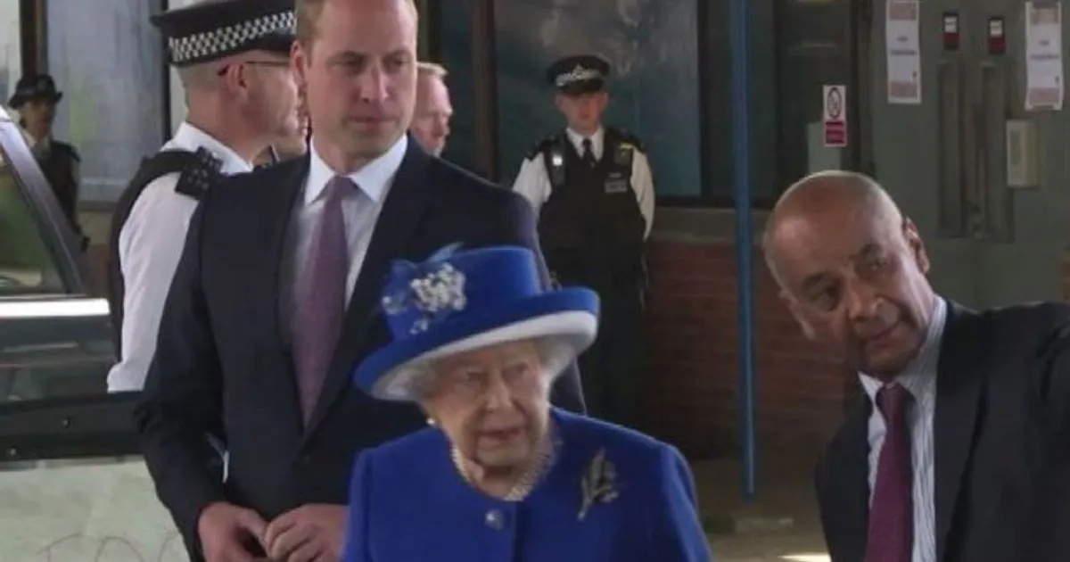 Londra la regina Elisabetta II incontra le vittime in ospedale