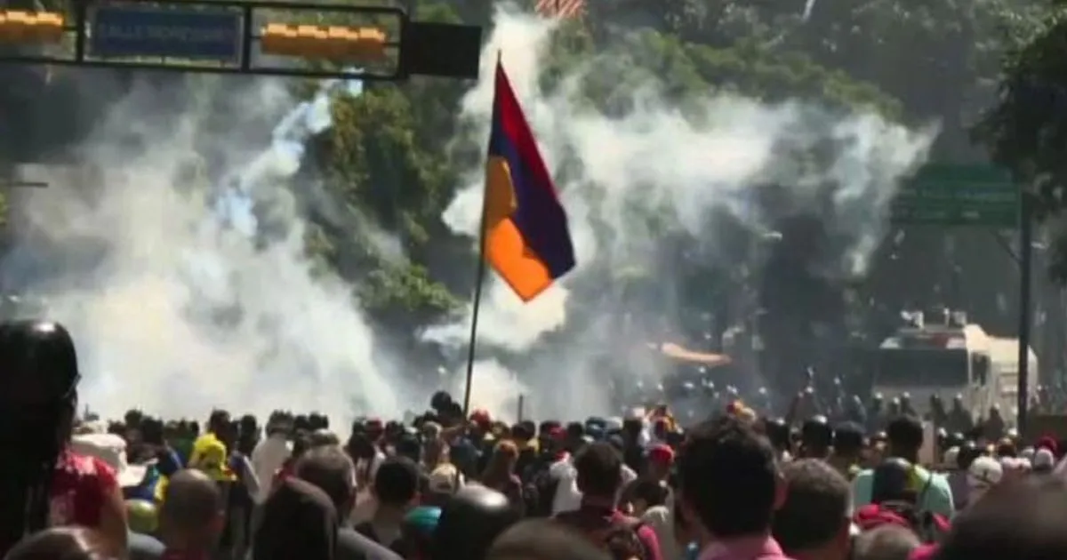 Opposizione in piazza in Venezuela scontri in strada