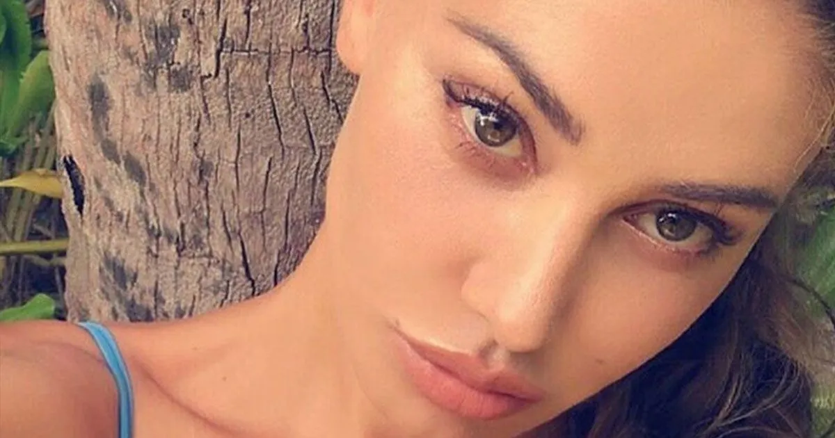 Belen Rodriguez fuga a New York per un servizio fotografico hot
