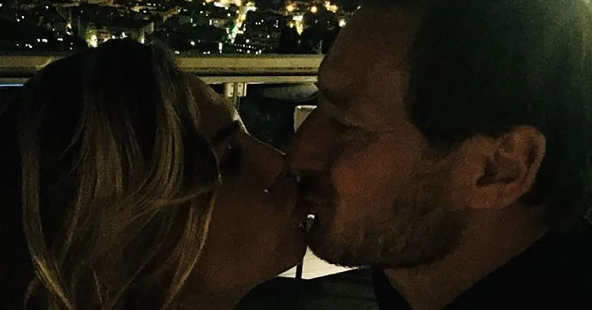 Totti a Capri va in giro sul carrello dei bagagli