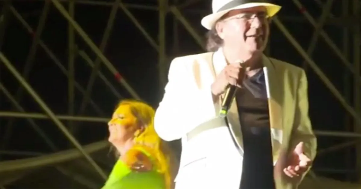 Albano e Romina a Genova duettano insieme e poi il bacio8230
