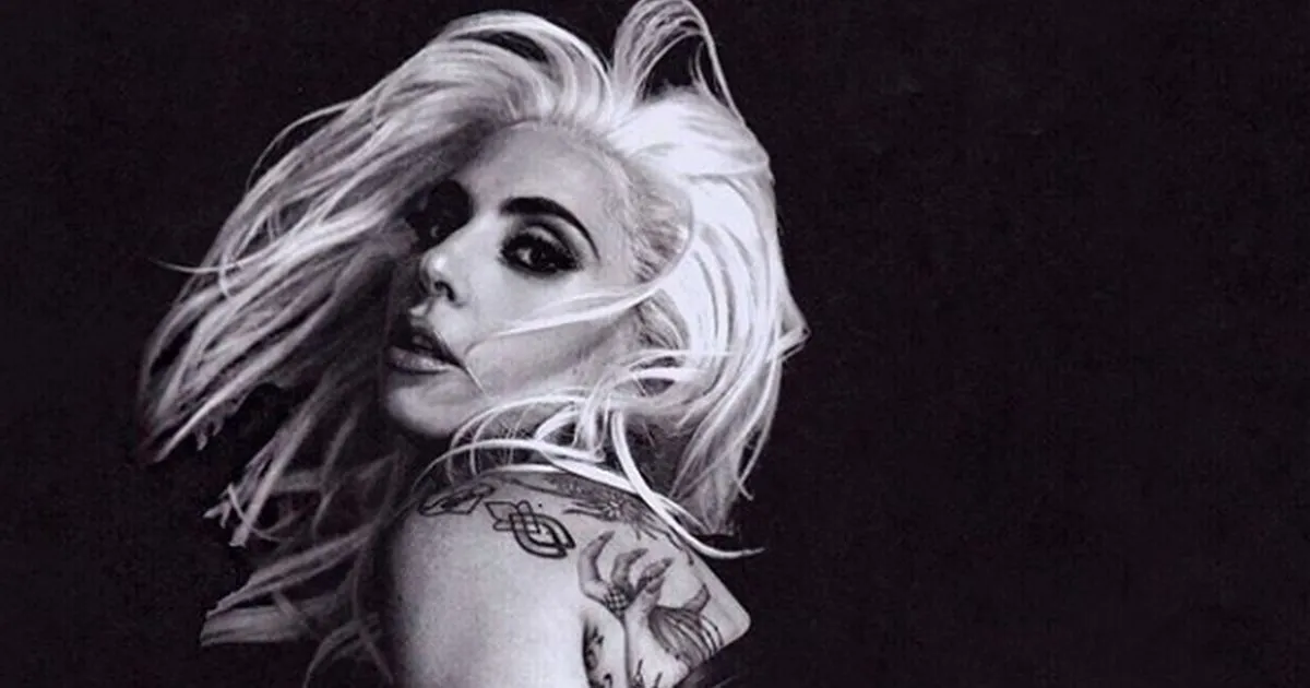Lady Gaga shock tre scatti di nudo integrale per i fan