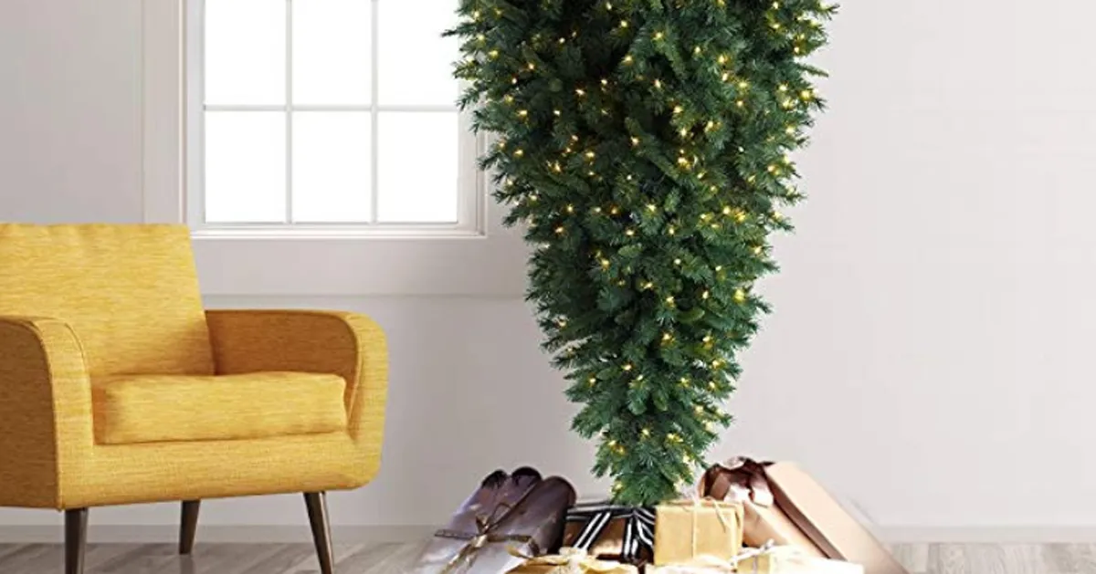 L8217albero di Natale capovolto  la soluzione perfetta per recuperare spazio in casa