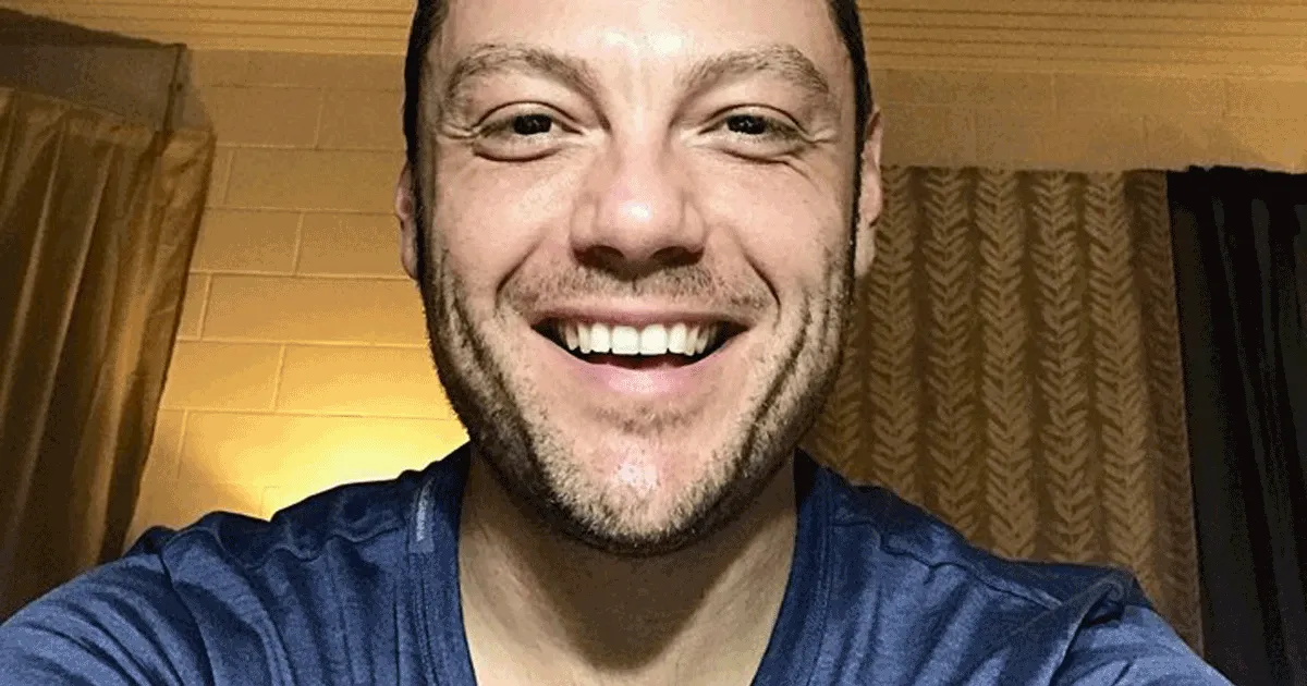 Tiziano Ferro canta a tutti gli auguri di San Valentino