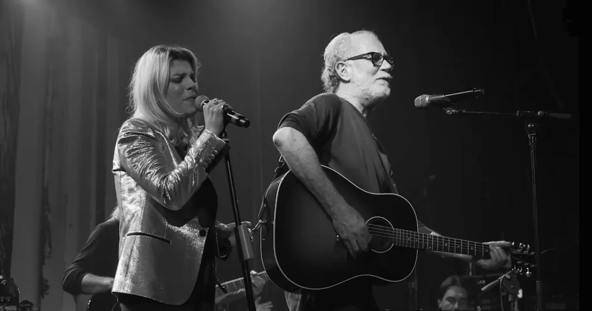 Emma e De Gregori cantano insieme Anche per te di Battisti
