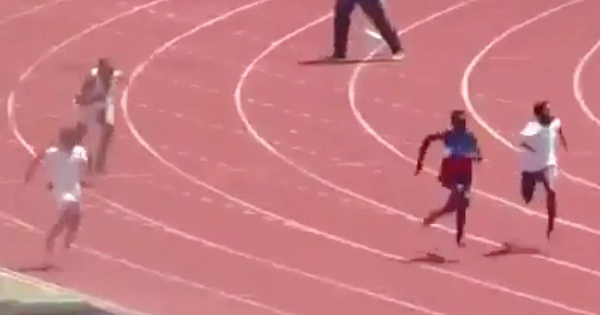 Vittoria di un undicenne nella corsa dopo caduta