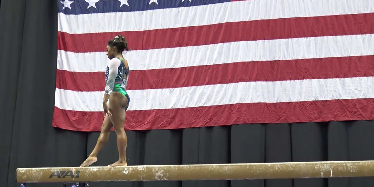 Nuovo record alla trave per latleta Simone Biles il video