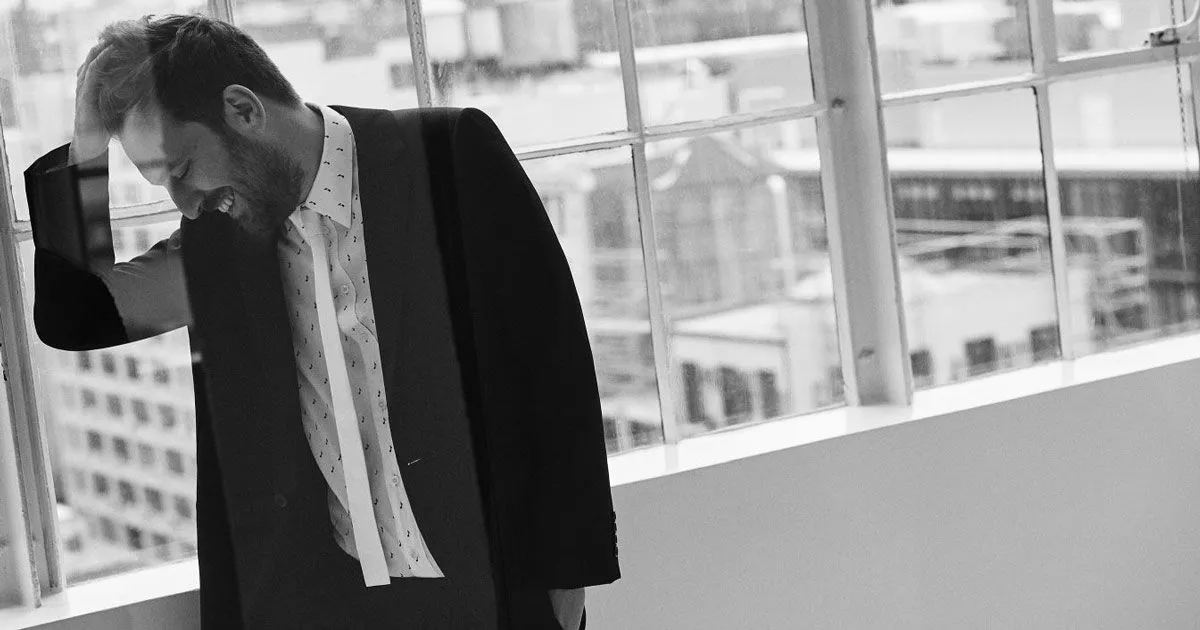 Cesare Cremonini ascolta il nuovo singolo Al telefono