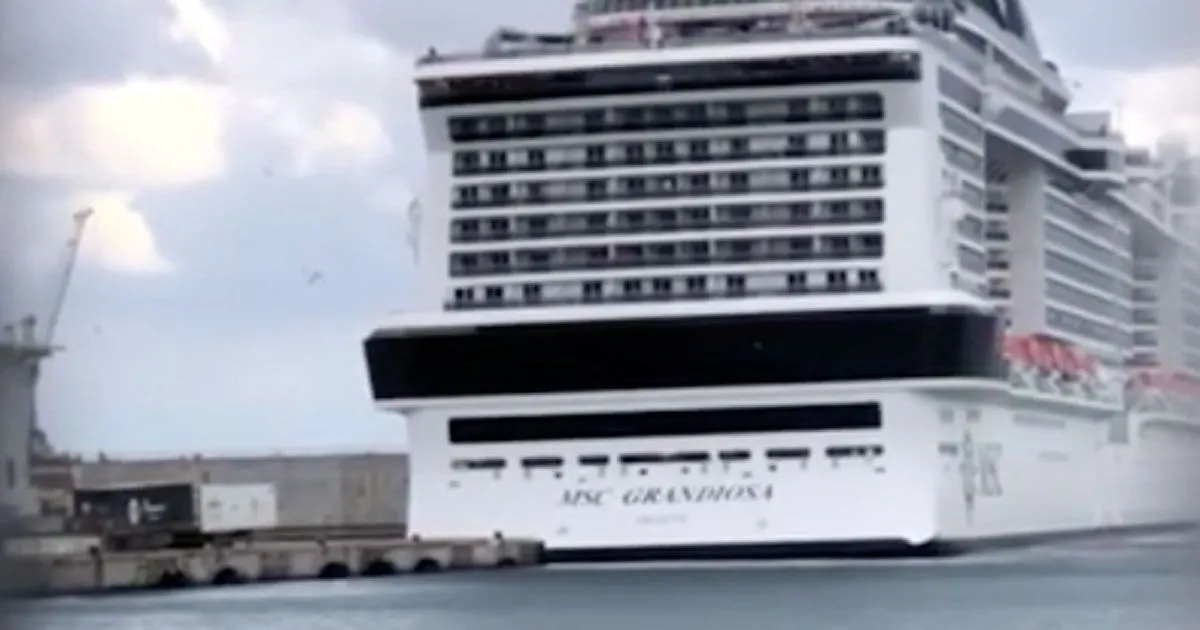 La MSC Grandiosa urta il molo di Palermo il video