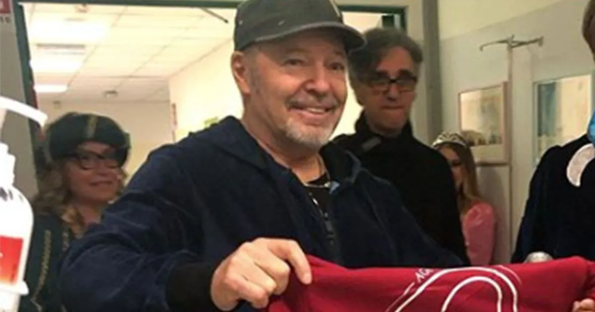 Vasco Rossi al Rizzoli di Bologna le foto della visita ai piccoli pazienti