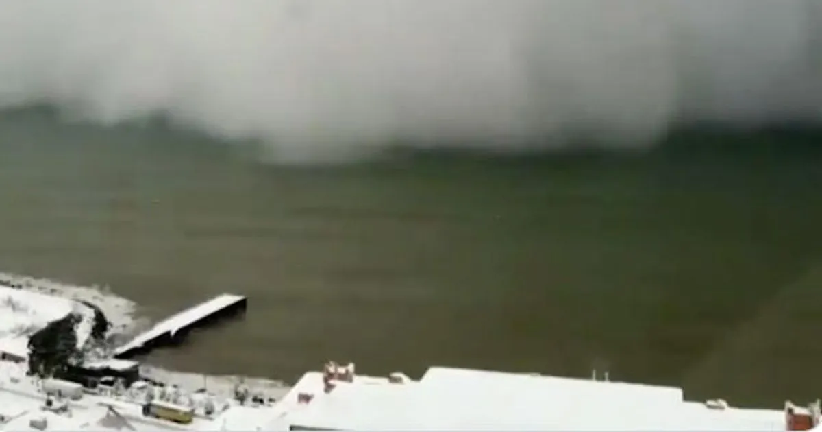 La tempesta di neve avvolge la citt di Hopa il video