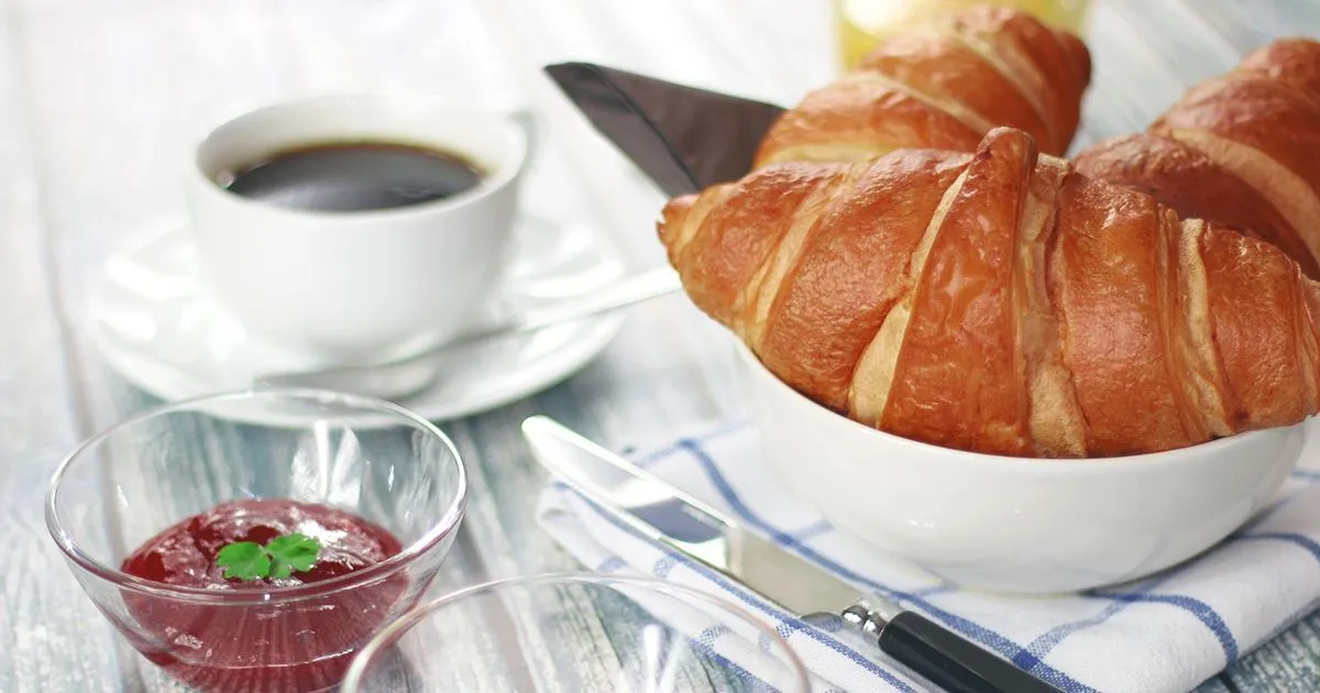 Sveglia alle 4 per preparare la colazione a medici e infermieri