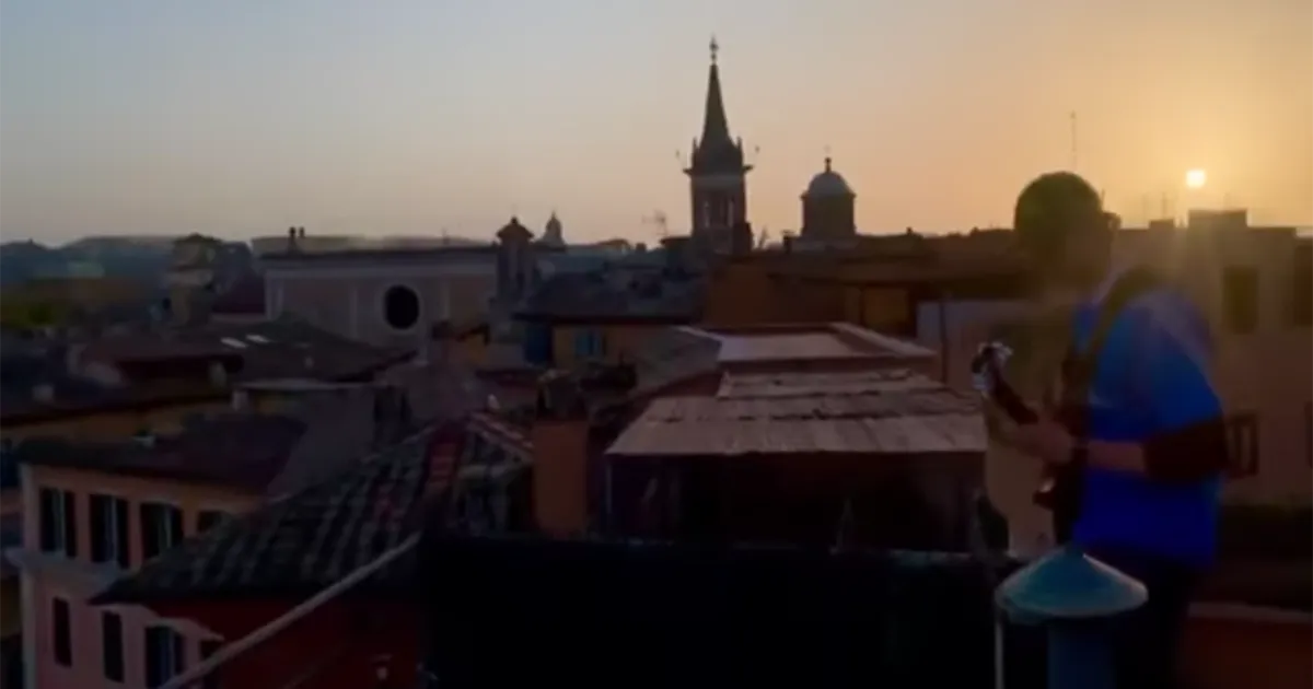 Morricone risuona nel silenzio di Roma a Piazza Navona