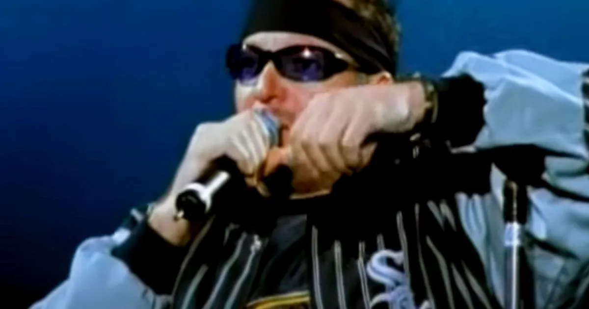 Rewind compie 21 anni lesaltante singolo di Vasco Rossi