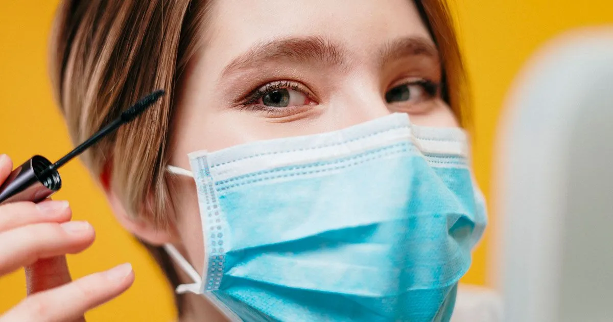 Make up e mascherine consigli utili per prevenire le irritazioni
