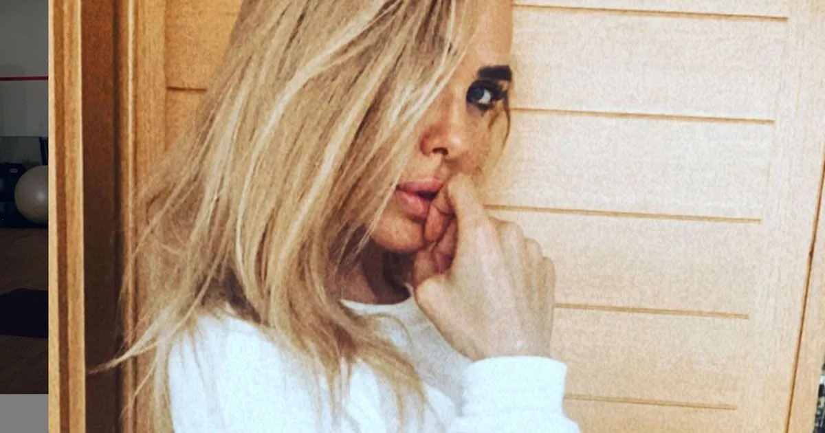  Ilary Blasi cambia look ai capelli la risposta di Totti  esilarante